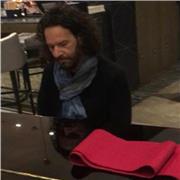 Maestro di piano jazz/classico- composizione e performance, è struttura di come sviluppare una musica